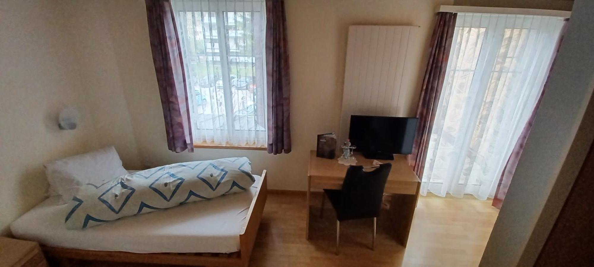 Hotel / Restaurant Post *